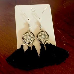 Black and silver set of earrings